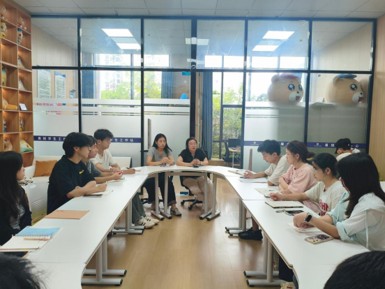 校易班学生工作站召开新学期第一周工作例会