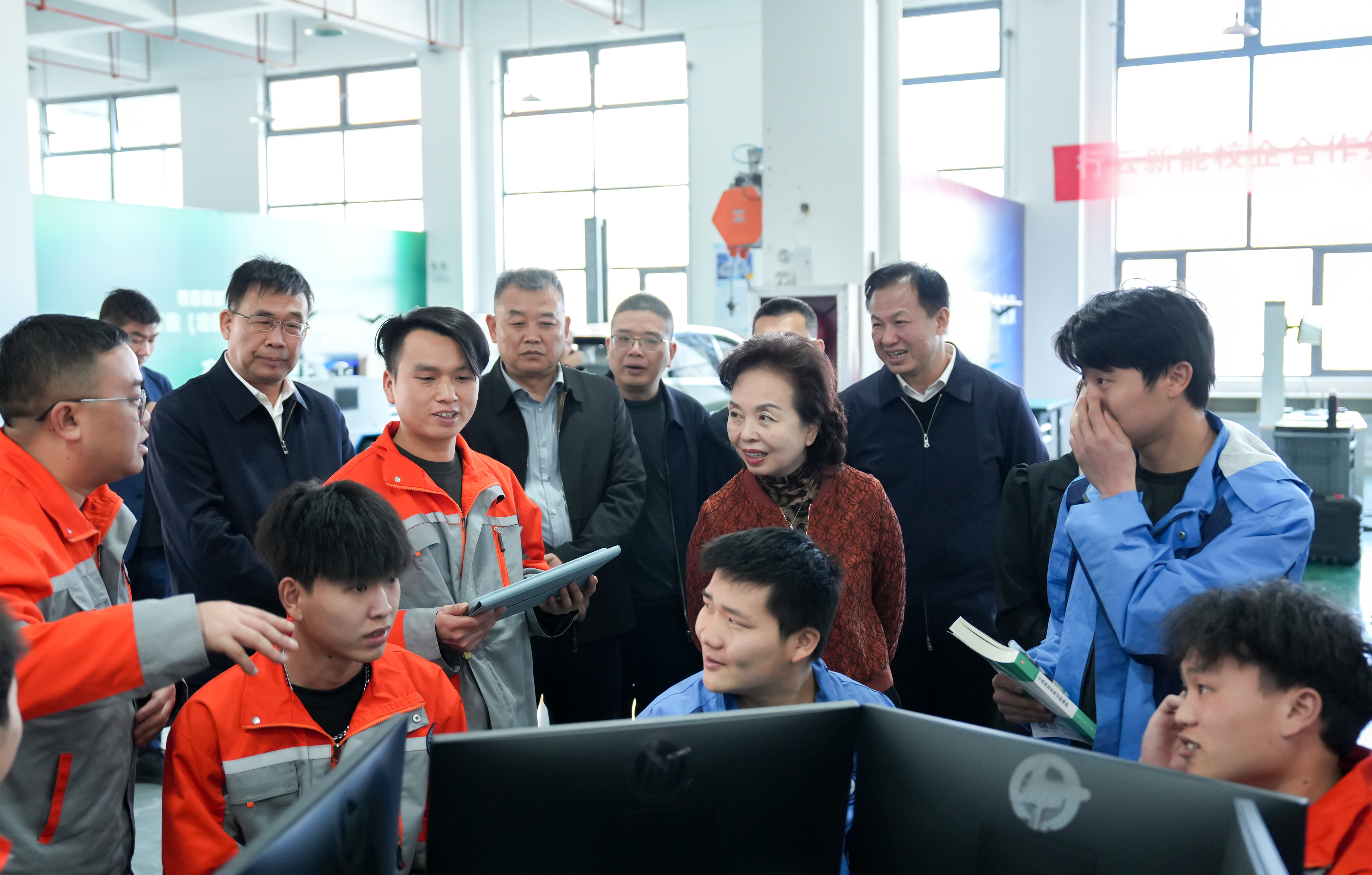 全国政协常委、民革广东省委会主委、广东省宋庆龄基金会主席程萍一行到我院调研
