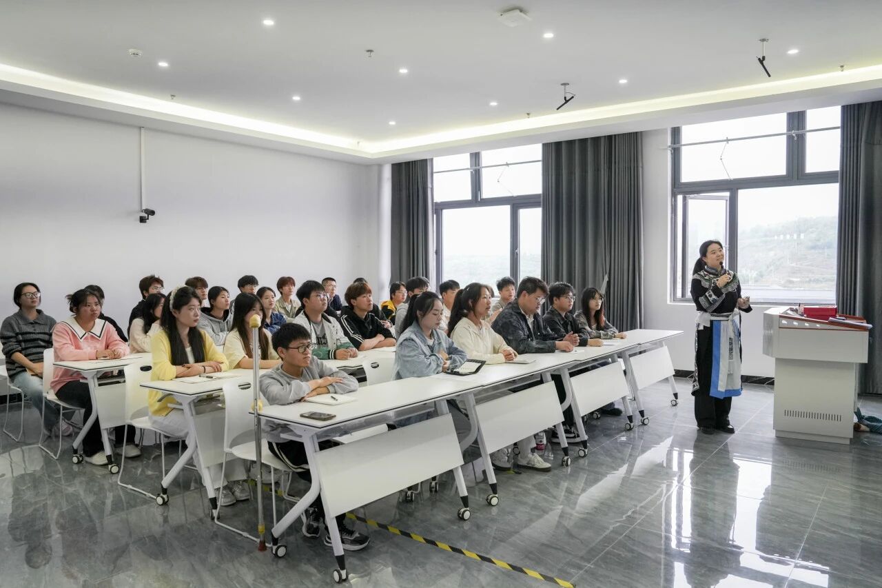 云端连麦架同心桥 山海共育铸民族魂 ——苏黔两地职校共谱“千里同心”民族团结曲