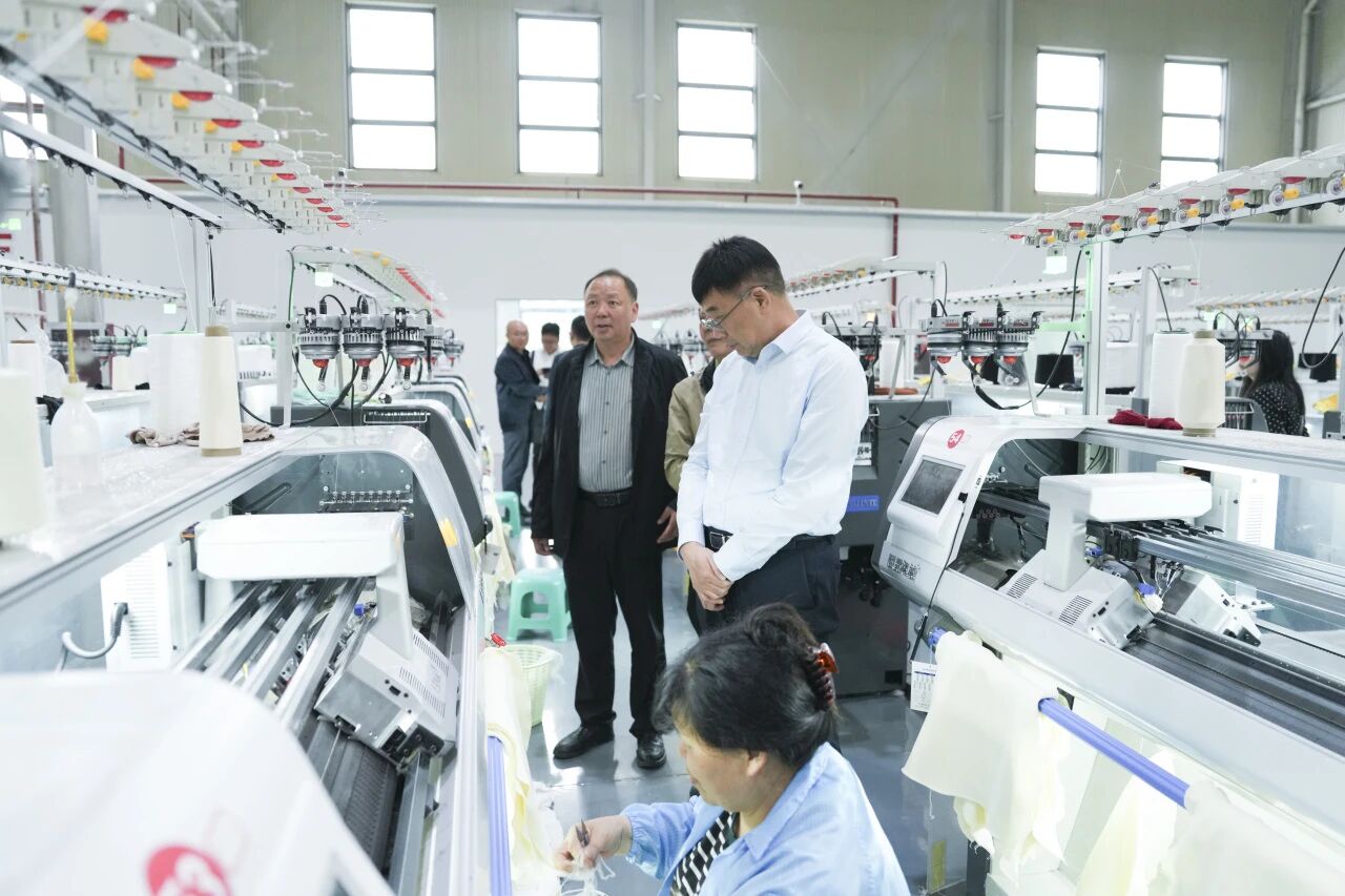 访企聚力促合作 产教融合谋发展 ——学院党委书记周杰率队赴毕节高新区开展轻纺织产业专项调研和访企拓岗