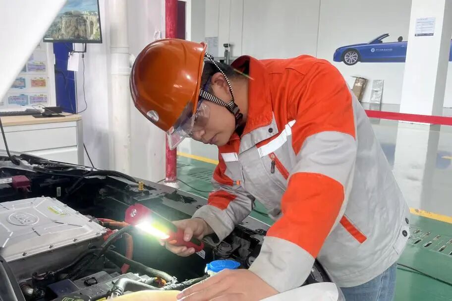 榜样如炬｜2026届省级优秀毕业生事迹展播：王显发——以热爱铸匠心 以担当践初心
