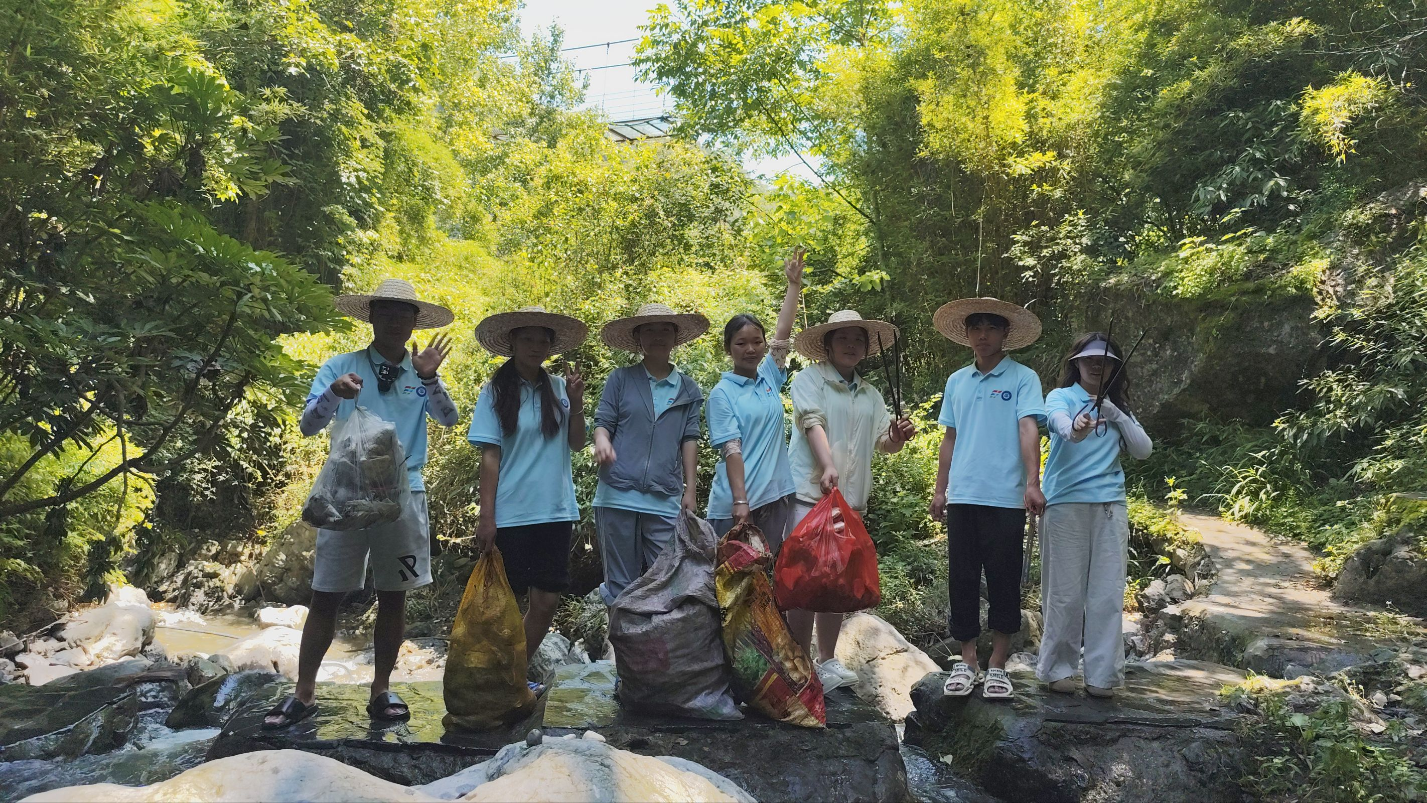 法润乡土护朝夕，青春同行筑平安