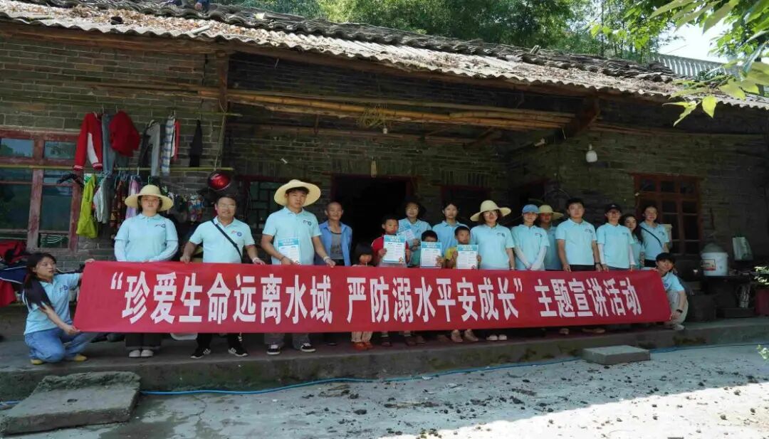 防溺水宣讲进村入户 敬老服务情系空巢老人
