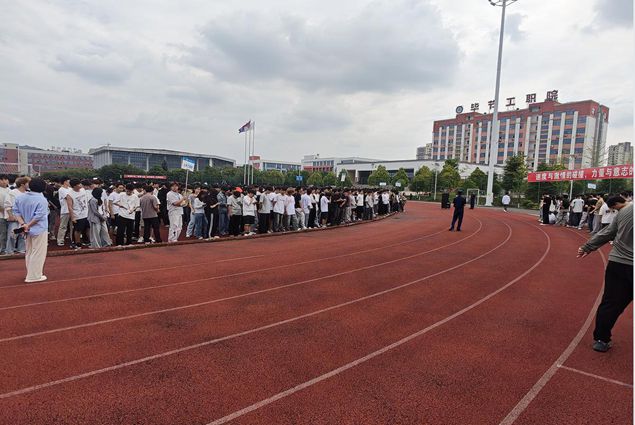 校消联动筑防线 实战演练护平安