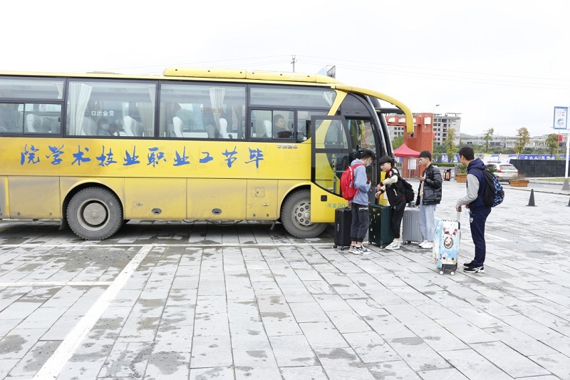 扶上马、送一程，毕节工业职业技术学院赴企业送学生到岗实习