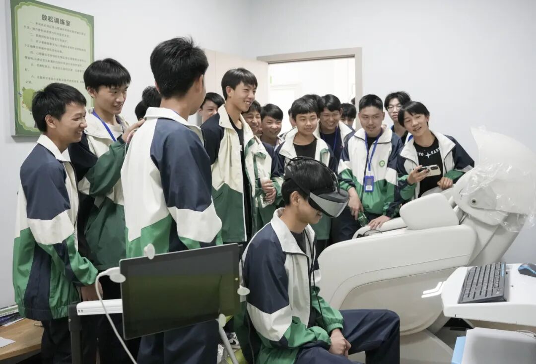 黔西市中等职业学校到我院开展游学交流活动