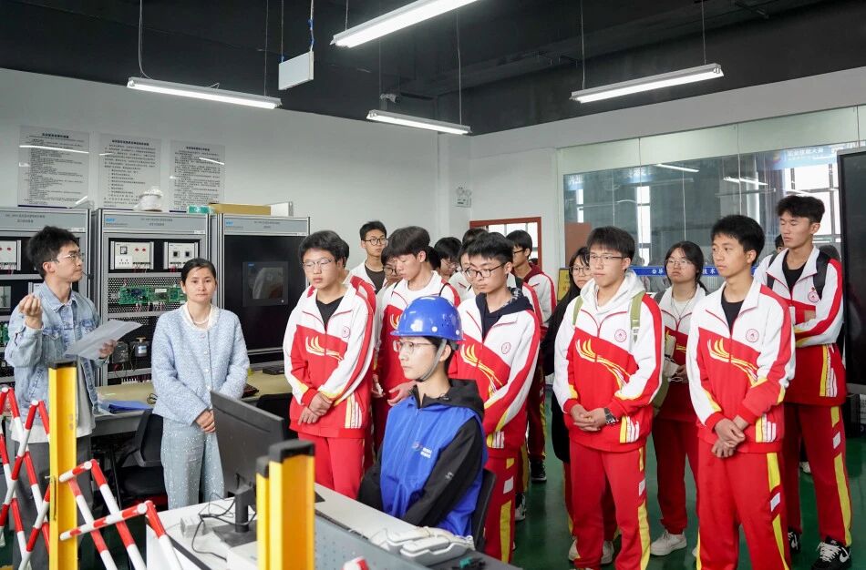 我院开展2026年中小学生职业体验现场观摩活动