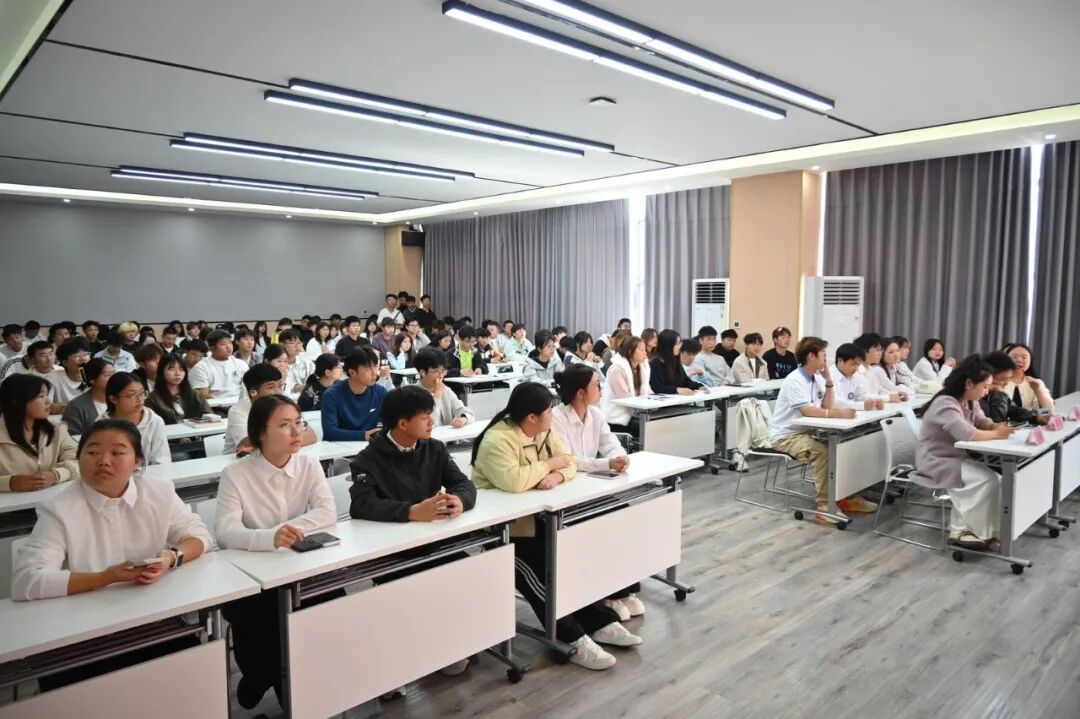 相逢金秋，共话青春｜2026级学生会迎新见面会