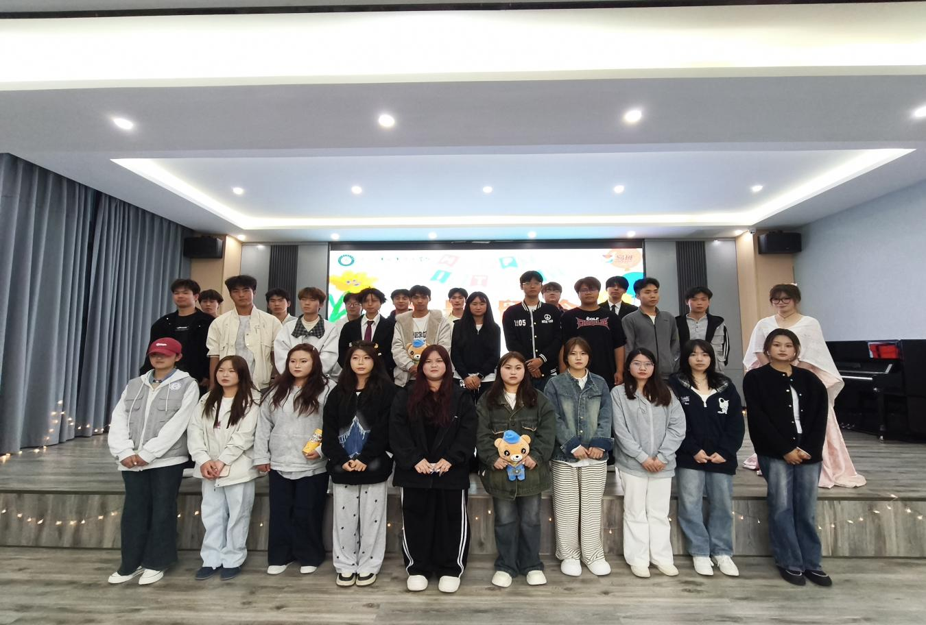 暖聚生辰，共赴美好┃我院举办学生集体生日会