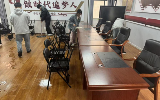 学生社区组织开展学生社区环境卫生大整顿劳动教育实践活动